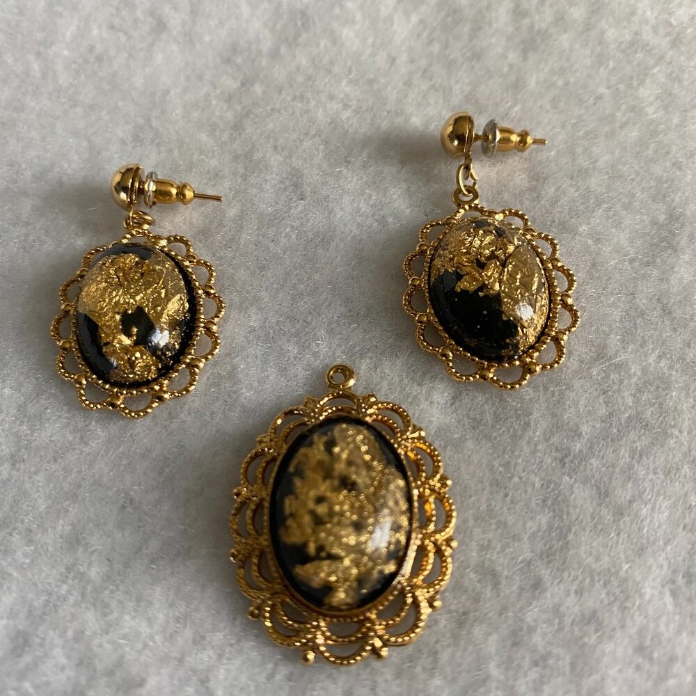 Necklace and earring set